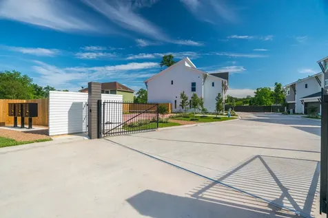 7609 Victory Reserve Street Houston TX 77088