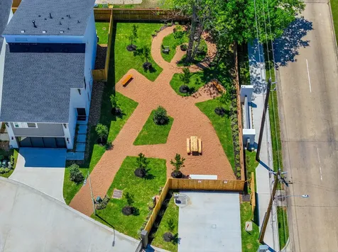7609 Victory Reserve Street Houston TX 77088