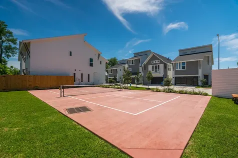 7609 Victory Reserve Street Houston TX 77088