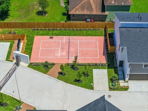 7609 Victory Reserve Street Houston TX 77088