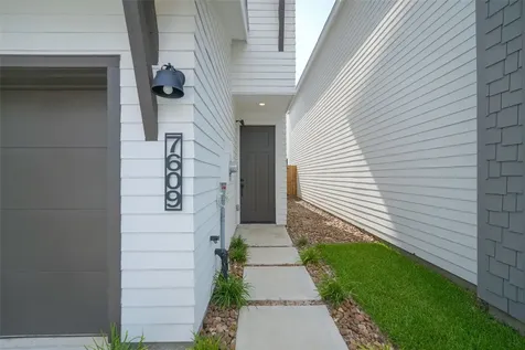 7609 Victory Reserve Street Houston TX 77088