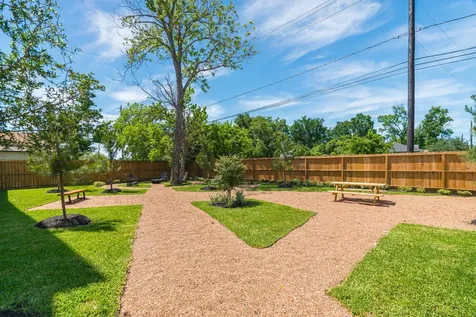 7609 Victory Reserve Street Houston TX 77088