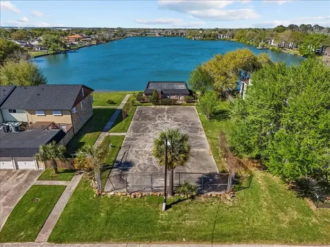 8908 Glacier Avenue Texas City TX 77591