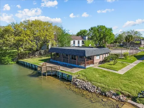8908 Glacier Avenue Texas City TX 77591