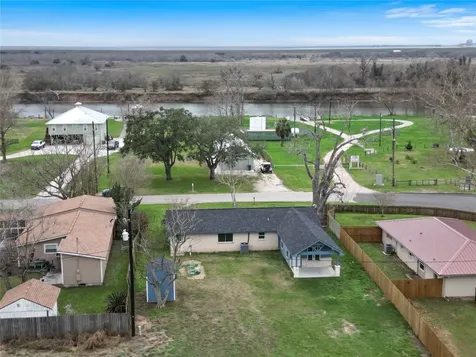 17 County Road 243 Bay City TX 77414