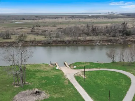 17 County Road 243 Bay City TX 77414