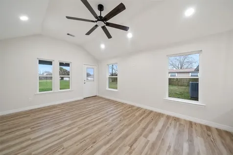 17 County Road 243 Bay City TX 77414