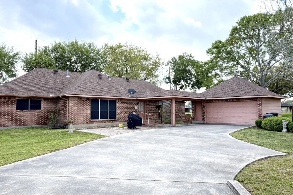 506 Houston Street Wallis TX 77485