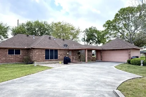 506 Houston Street Wallis TX 77485