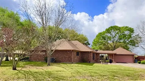 506 Houston Street Wallis TX 77485