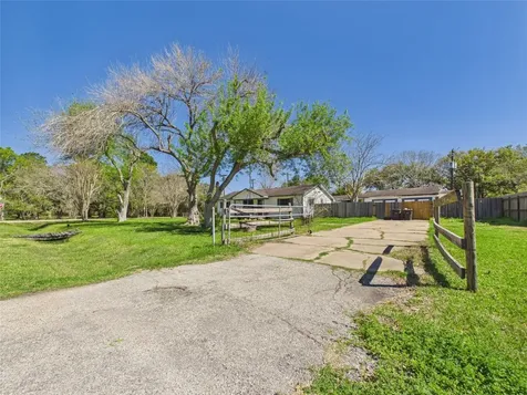 2725 Redbud Lane Alvin TX 77511