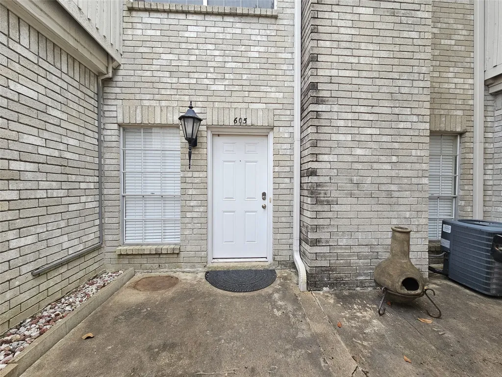 3800 Tanglewilde Street 605 Houston TX 77063