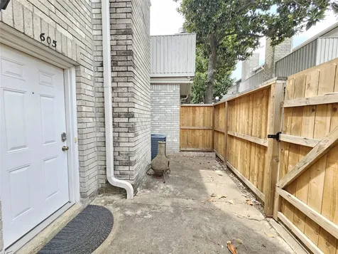 3800 Tanglewilde Street 605 Houston TX 77063