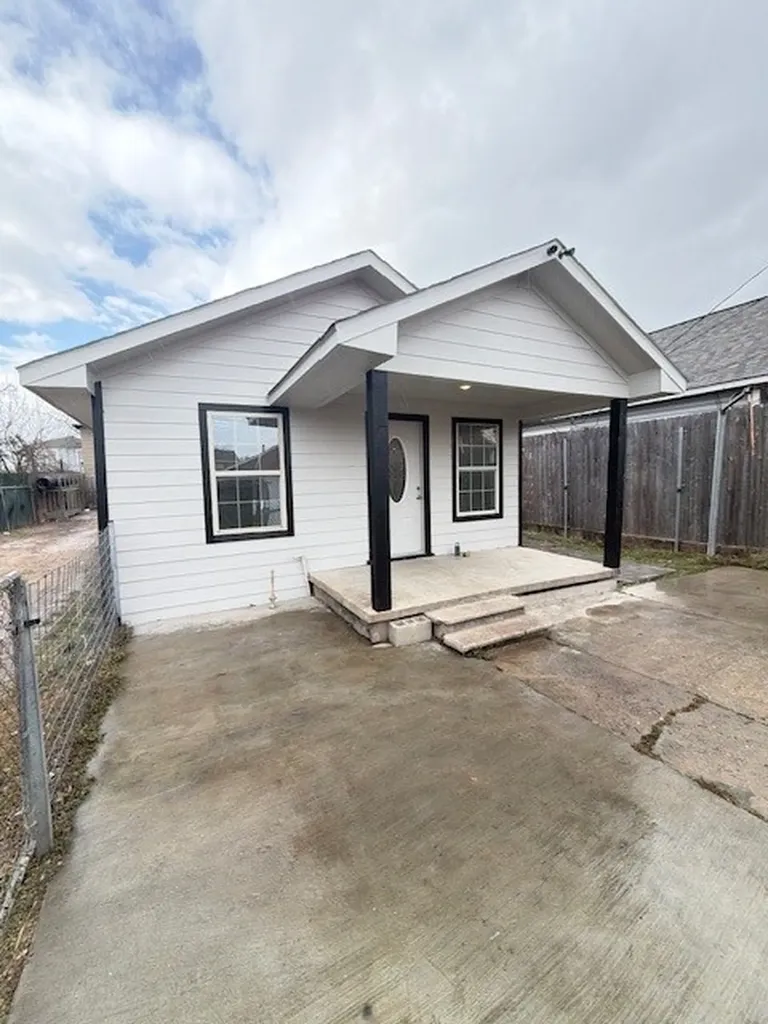 1819 Carr Street Houston TX 77026
