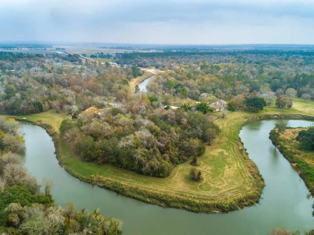 1550 Chocolate Bayou Drive Alvin TX 77511