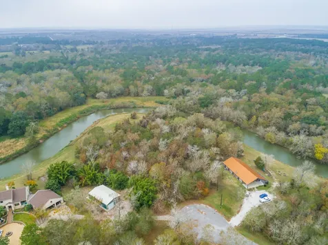 1550 Chocolate Bayou Drive Alvin TX 77511