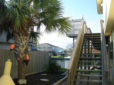 1187 Sailfish Street Bayou Vista TX 77563