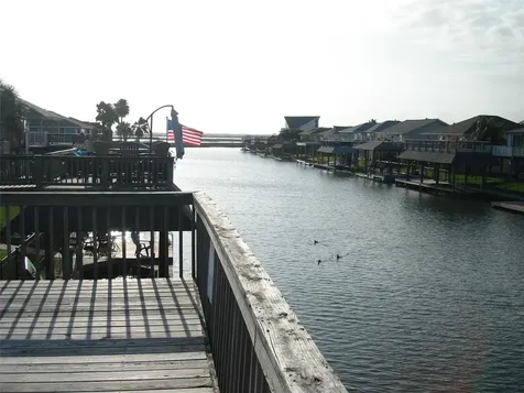 1187 Sailfish Street Bayou Vista TX 77563