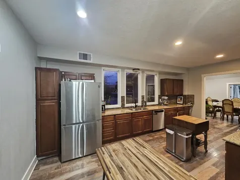 409 Perkins Avenue League City TX 77573