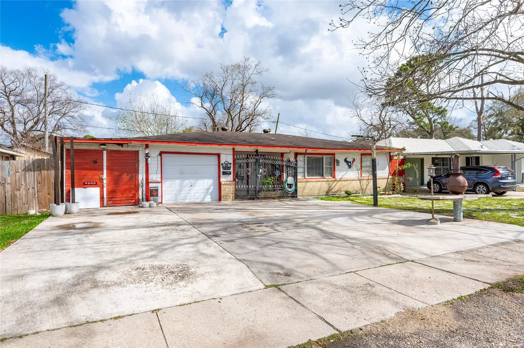 1503 Locklaine Drive Pasadena TX 77502
