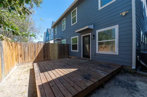 7134 Eastwood Street B Houston TX 77021