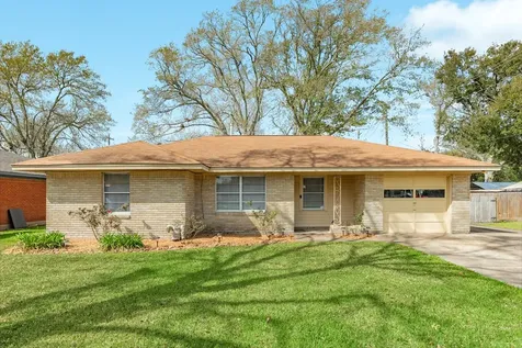 2109 N Tinsley Street Angleton TX 77515