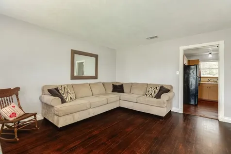 2109 N Tinsley Street Angleton TX 77515