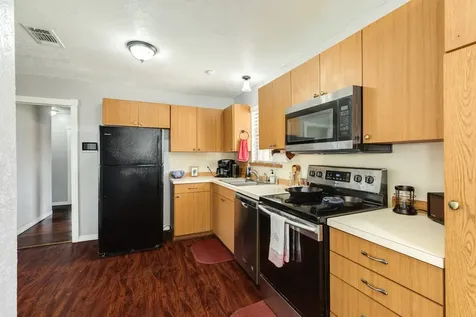 2109 N Tinsley Street Angleton TX 77515