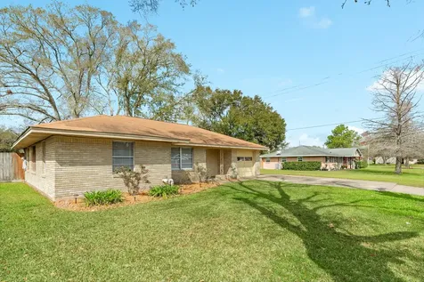 2109 N Tinsley Street Angleton TX 77515