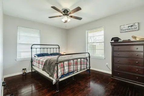 2109 N Tinsley Street Angleton TX 77515