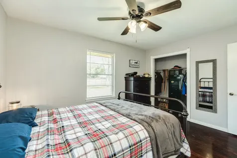 2109 N Tinsley Street Angleton TX 77515