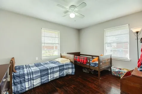 2109 N Tinsley Street Angleton TX 77515
