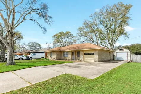 2109 N Tinsley Street Angleton TX 77515