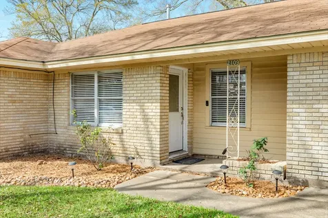 2109 N Tinsley Street Angleton TX 77515