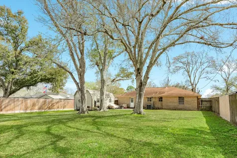 2109 N Tinsley Street Angleton TX 77515