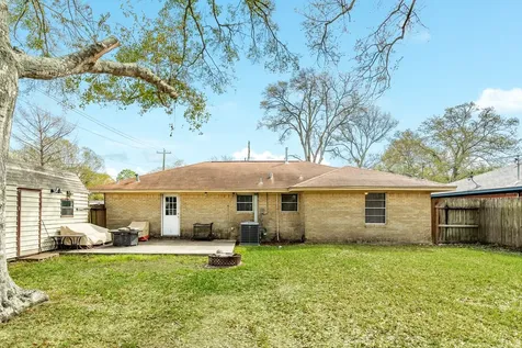 2109 N Tinsley Street Angleton TX 77515
