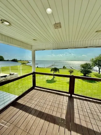 16 Trout Street Palacios TX 77465