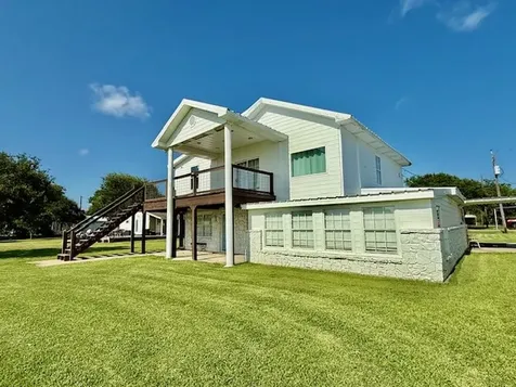 16 Trout Street Palacios TX 77465