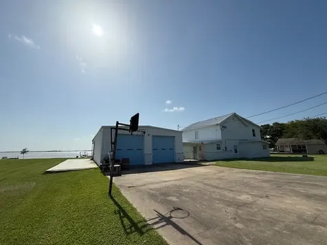 16 Trout Street Palacios TX 77465