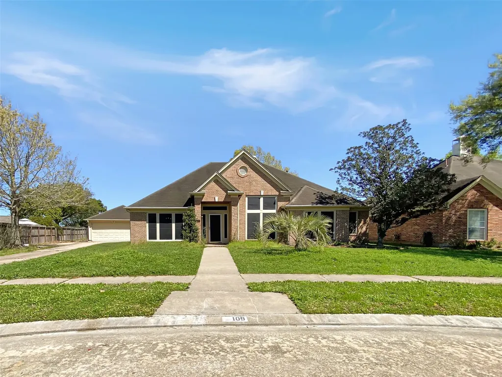 109 Smokey Lake Lane Dickinson TX 77539