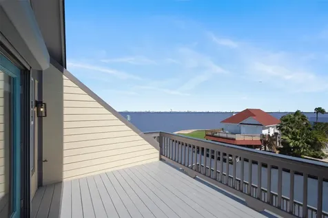 1534 Windsong Way Tiki Island TX 77554