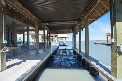 1534 Windsong Way Tiki Island TX 77554
