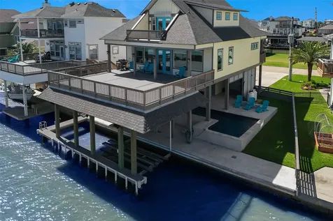 1534 Windsong Way Tiki Island TX 77554