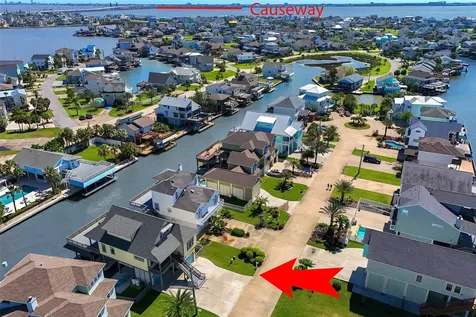 1534 Windsong Way Tiki Island TX 77554