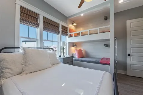 1534 Windsong Way Tiki Island TX 77554