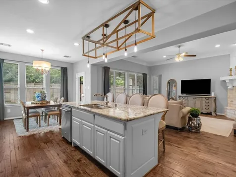904 Cozy Hollow Court Friendswood TX 77546