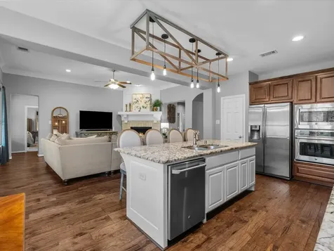 904 Cozy Hollow Court Friendswood TX 77546