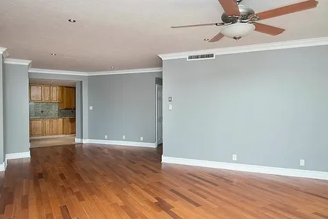 5050 Woodway Drive 2a Houston TX 77056