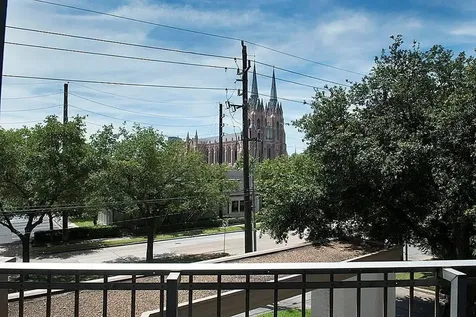 5050 Woodway Drive 2a Houston TX 77056