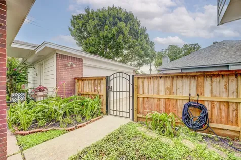 2810 Plantation Wood Lane Missouri City TX 77459